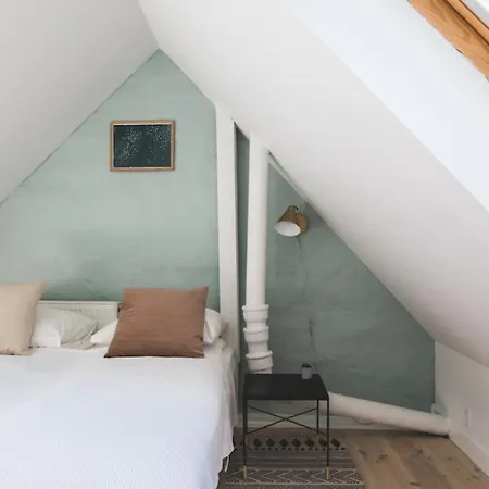 Central 4½ Bedroom Loft With Terrace Διαμέρισμα *